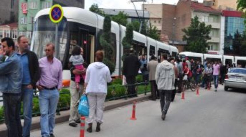 Tramvayda Tacizciyi Biber Gazıyla Etkisiz Hale Getirdi