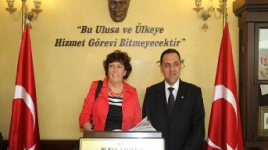 Bel&ccedil;ikalı Başbakan Yardımcısı, Yanmayan Kumaş Ve Elektrikli Oto I&ccedil;in Bursa&rsquo;da