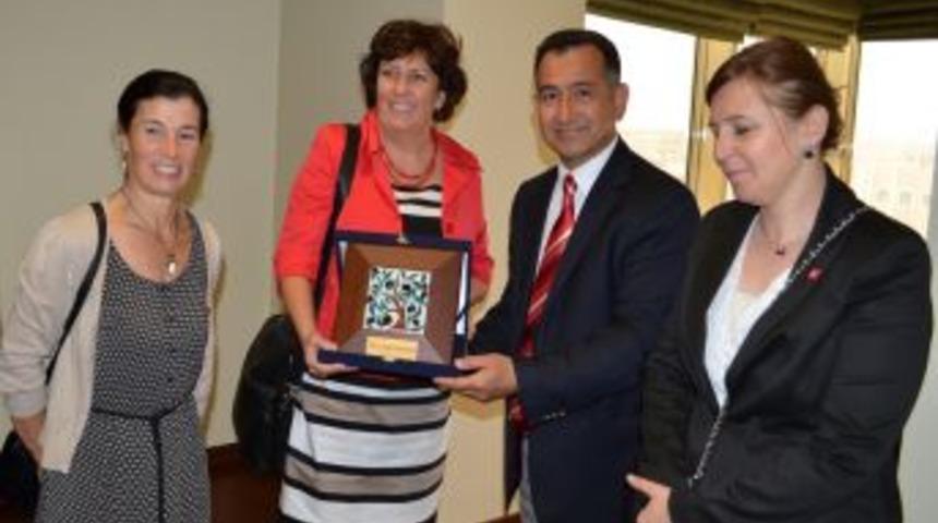 Bel&ccedil;ikalı Bakan, UİB'i Ziyaret Etti