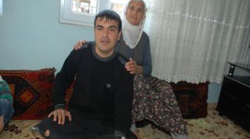 &Ccedil;ocukları &Ouml;l&uuml;mle Pen&ccedil;eleşen Anne, Kahta'da Yılın Annesi Se&ccedil;ildi