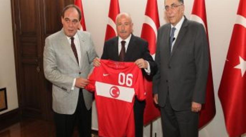T&uuml;rkiye Futbol Federasyonu Başkanı Demir&ouml;ren'den Vali Y&uuml;ksel'e Ziyaret