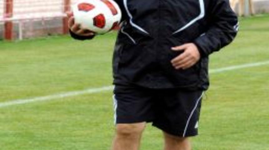 Sivasspor, Rıza &Ccedil;alımbay İle S&ouml;zleşmesini 1 Yıl Daha Uzattı