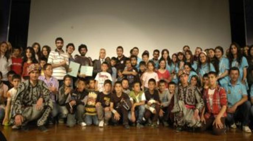 Uludağ &Uuml;niversitesi Başarılı &Ouml;ğrencilerini &Ouml;d&uuml;llendirdi