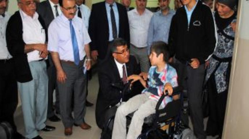 &Ouml;ğrencilerin Topladığı Mavi Kapaklar, 42 Engelliye Tekerlekli Sandalye Oldu