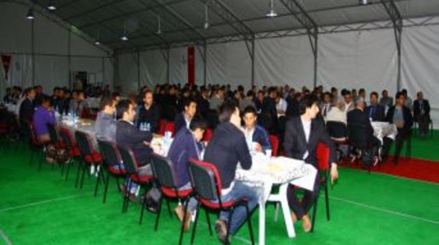 Depremzede &Ouml;ğretmenler Yemekte Bir Araya Geldi