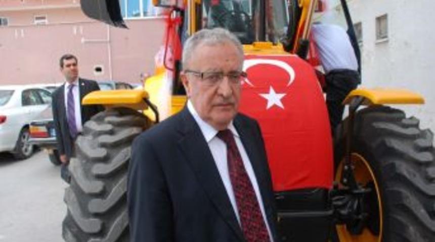 Merkez K&ouml;ylere Hizmet G&ouml;t&uuml;rme Birliği'ne Iş Makinesi Takviyesi