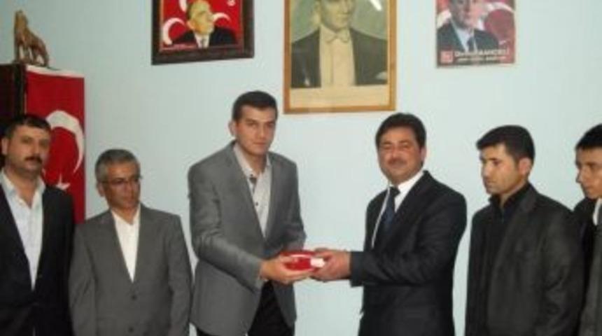 Buharkent &Uuml;lk&uuml; Ocağında Bayrak Değişimi