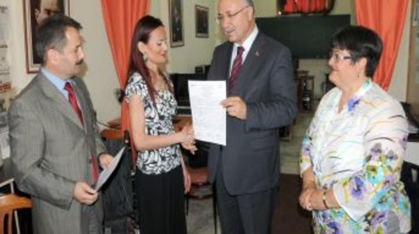 Muhasebe Kursunu Başarıyla Bitiren 16 Engelli Belgelerini Aldı