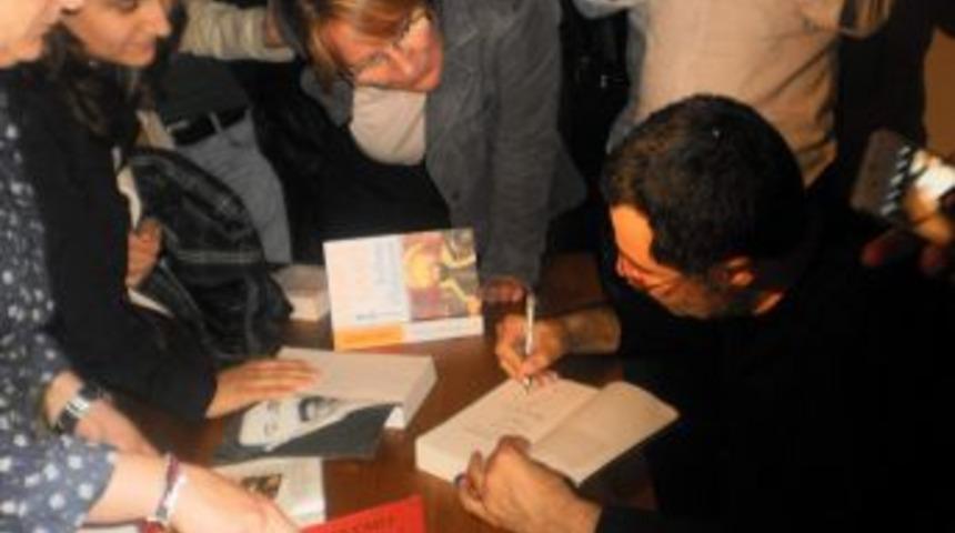 Ahmet &Uuml;mit Bursalı Okurlarıyla Buluştu