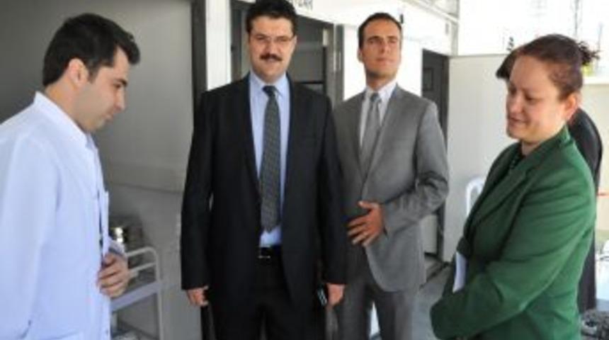 M&uuml;d&uuml;r Acar, Sağlık Tır'ında İncelemelerde Bulundu