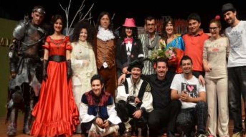 Denizli'de Amat&ouml;r Tiyatro Festivali Coşkusu S&uuml;r&uuml;yor