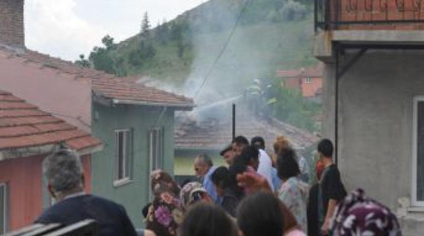 Boz&uuml;y&uuml;k'te Yangın