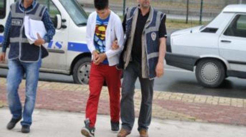 S&uuml;permen Tiş&ouml;rtl&uuml; Hırsız Yakalandı