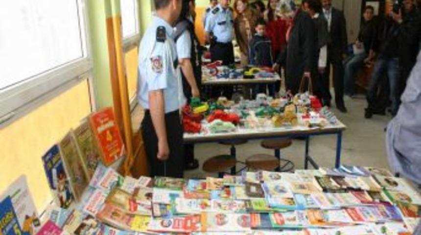 Pmyo &Ouml;ğrencileri, &Ouml;dev Olarak Yaptıkları Oyuncakları Minik &Ouml;ğrencilere Hediye Etti