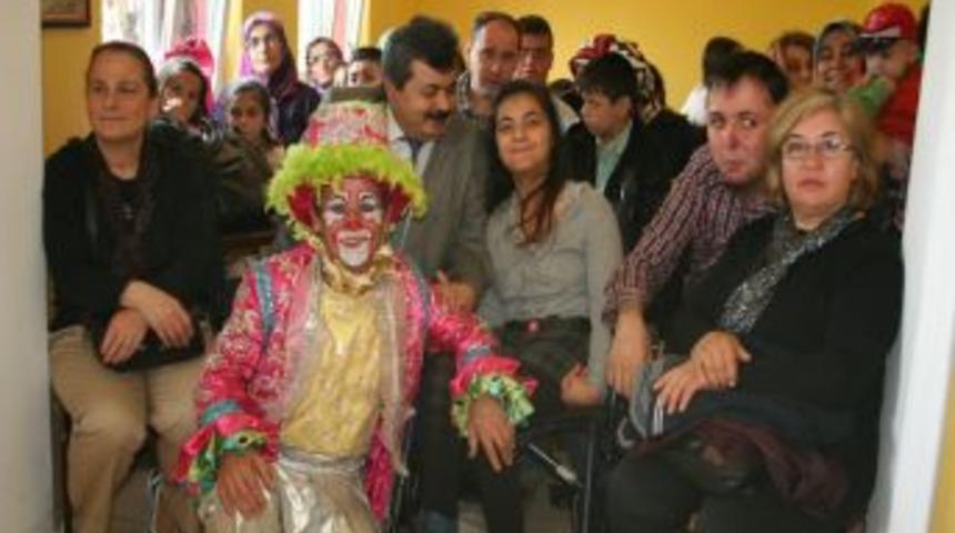 Engelli &Ouml;ğrenciler Yeteneklerini Sergiledi