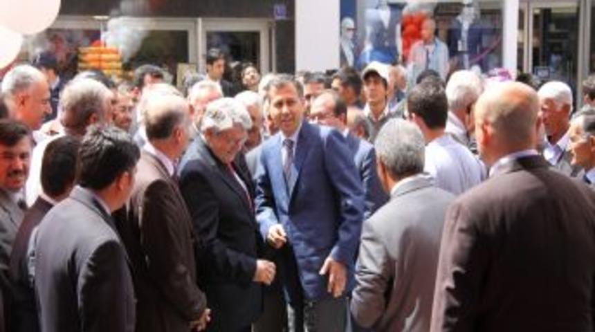 Arow 114. Şubesini Memleketine A&ccedil;tı