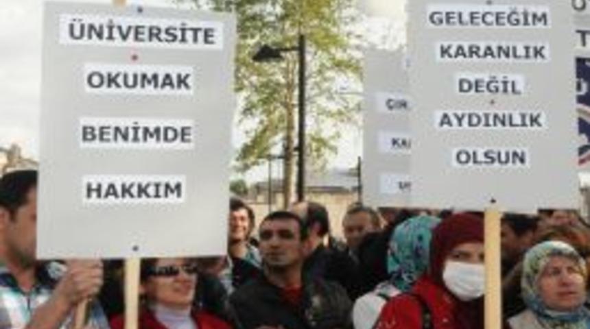 Taşeron Iş&ccedil;iler, Başbakan&rsquo;a Seslenerek Kadro Istedi