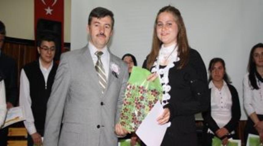 Ağrı'da Şiir Dinletisi D&uuml;zenlendi