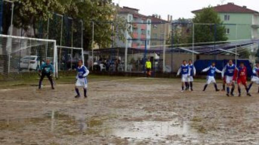 Sağanak Yağış Ve Doluya Rağmen Sahada Kıran Kırana M&uuml;cadele