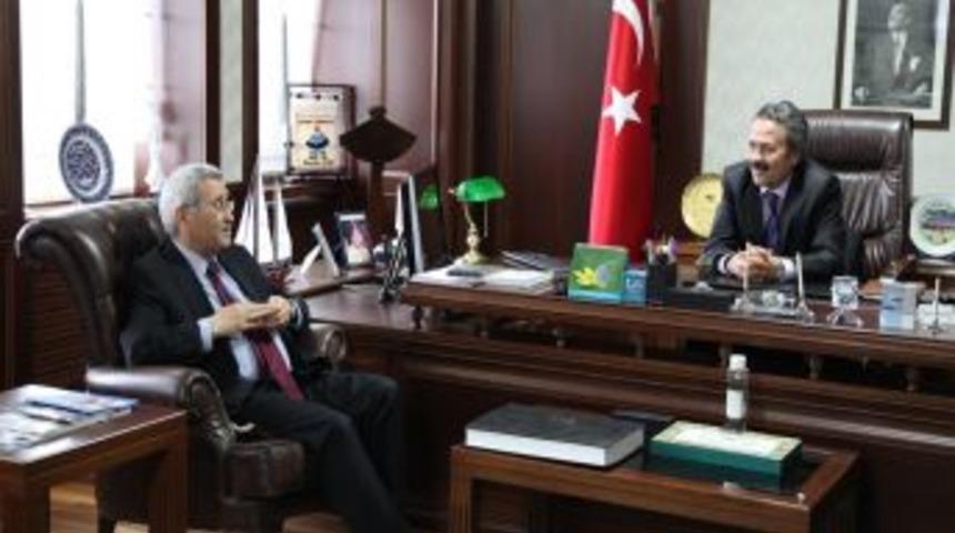 Cumhurbaşkanı Başdanışmanı Yılmaz'dan Rekt&ouml;r Acar'a Ziyaret