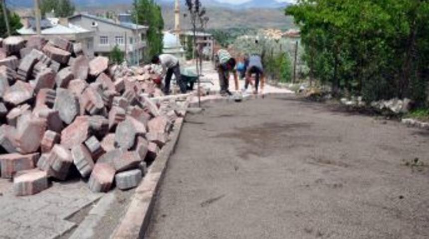 Suşehri Belediyesi'nin Parke Taşı D&ouml;şeme &Ccedil;alışmaları
