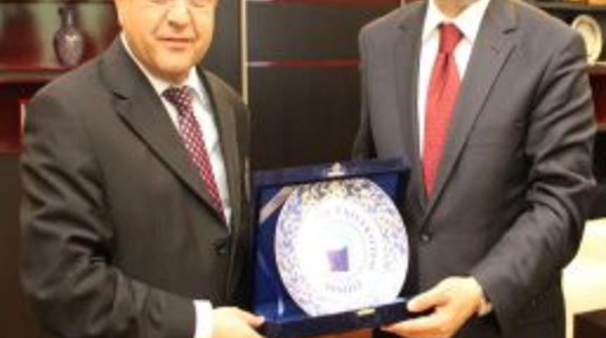 Diyanet İşleri Başkanı Pa&uuml;'y&uuml; Ziyaret Etti