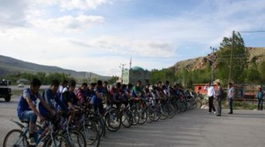 Muradiye'de Liseler Arası Bisiklet Yarışması D&uuml;zenlendi