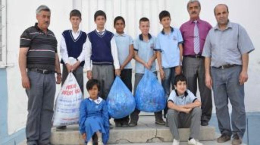 &Ouml;ğrencilerden Mavi Kapak Kampanyasına Destek