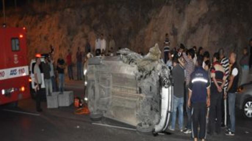 İzmir'de Otomobil Takla Attı: 1 &Ouml;l&uuml;