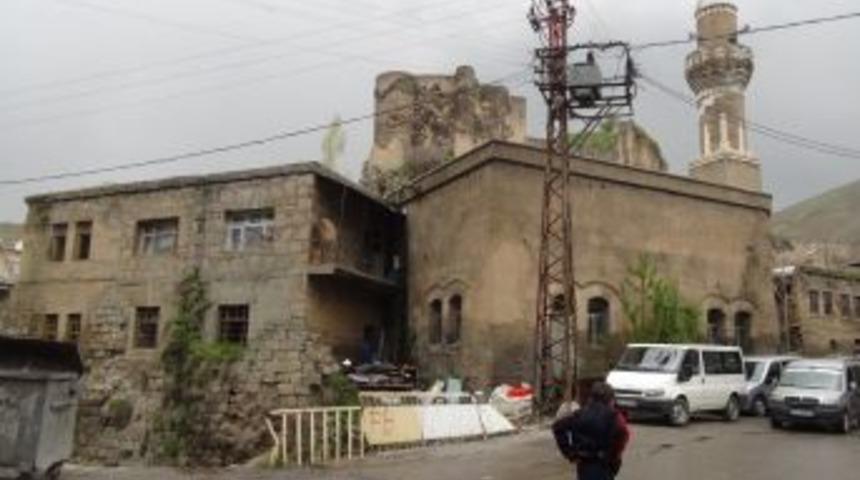 Bitlis&rsquo;teki Tarihi Evler Bir Bir Yok Oluyor