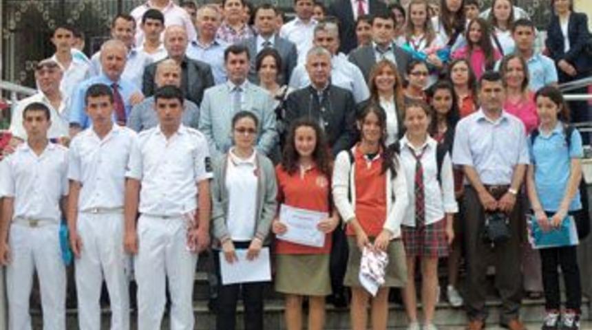 Altın &ouml;d&uuml;ll&uuml; okuma yarışması