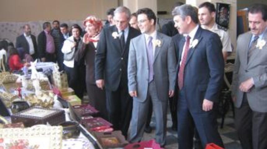 Halk Eğitim Merkezi yıl sonu sergisi a&ccedil;ıldı