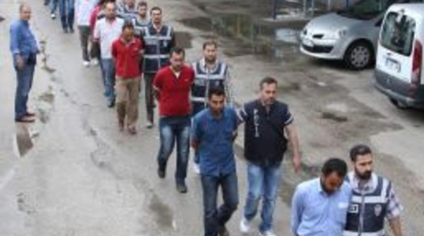 Profes&ouml;r&uuml; İlkokul Mezunu Kck Tehdidiyle Dolandırdı