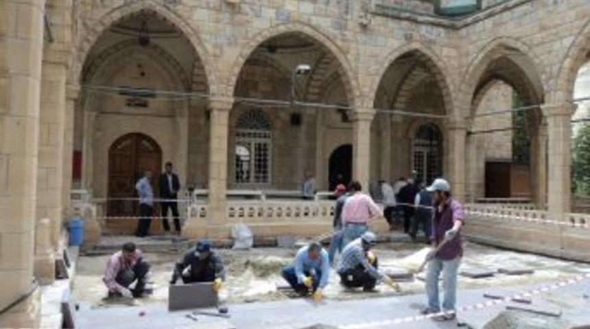 Darende'de Zaimoğlu Camii'nde D&uuml;zenleme