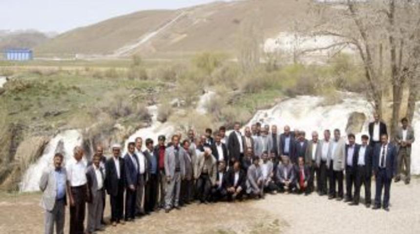 Kaymakam Tanrıkulu, Muhtarlarla Şelalede Bir Araya Geldi