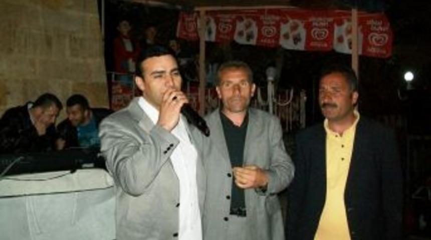 Narmanlı Sanat&ccedil;ı &Ouml;mer Ak&ccedil;ay Sevenlerini Coşturdu