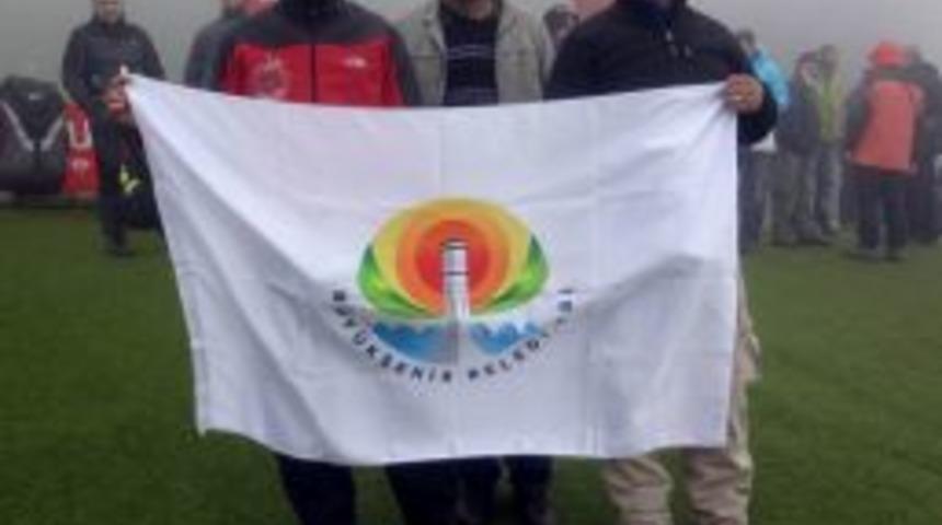 Adana B&uuml;y&uuml;kşehir Belediyesi'nin Bayrağı Fransa'da