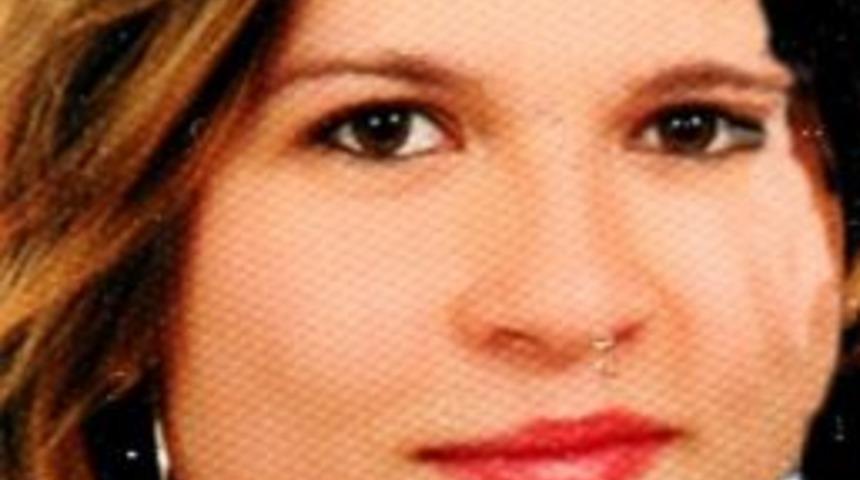 Kendisinden 30 Yaş K&uuml;&ccedil;&uuml;k Sevgilisini 5 Yerinden Bı&ccedil;akladı