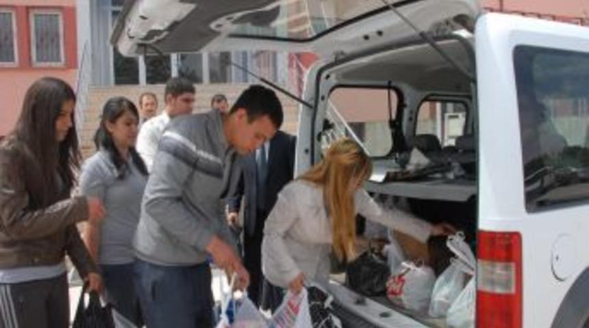 Lise &Ouml;ğrencilerinden Gıda Yardımı