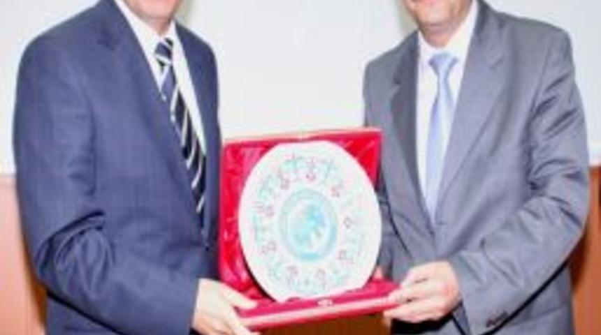 Km&uuml;'de "vakıfların Toplumdaki Yeri Ve &Ouml;nemi" Konulu Konferans