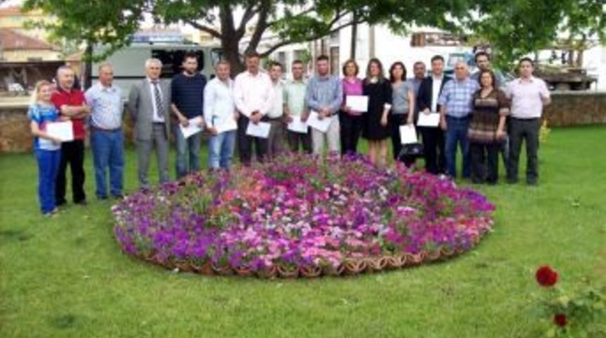 G&ouml;me&ccedil;'te Emlak&ccedil;ılar Belge Aldı