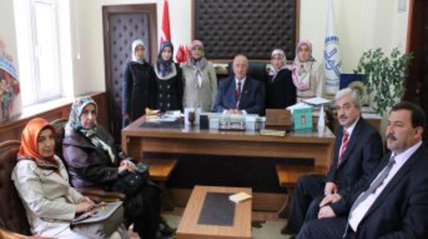 Kız Kuran Kursu &Ouml;ğrencileri, Birbirleriyle Yarıştı