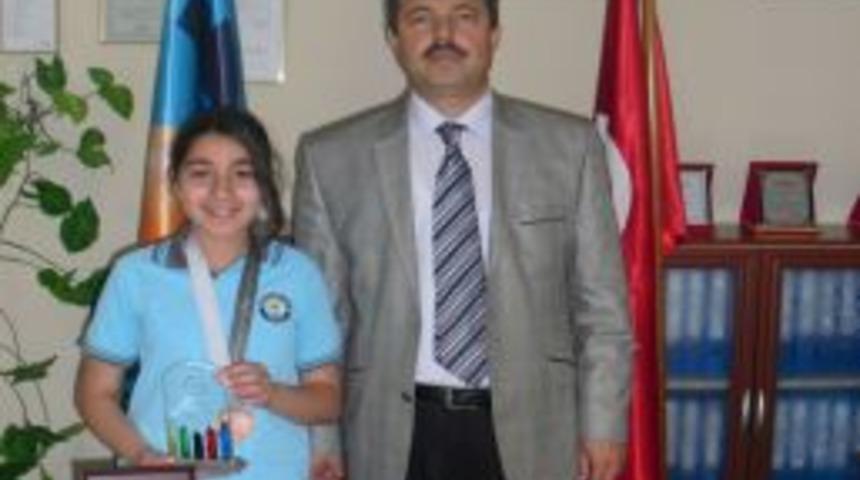 Bahar Koleji, 8. Uluslararası Bilişim Olimpiyatı'nda Bronz Madalya Kazandı