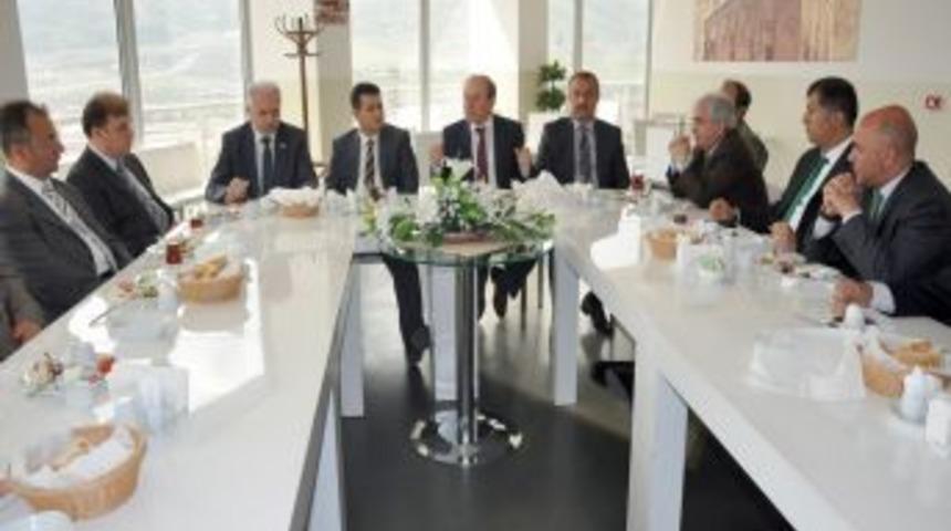 Vali &Ouml;zt&uuml;rk: 19 Mayıs, Erzurum&rsquo;da Festival Coşkusuyla Kutlanacak