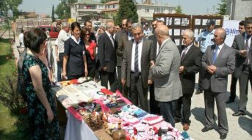 Şizofreni Hastalarının Resimleri Vali B&uuml;y&uuml;k'&uuml; Şaşırttı