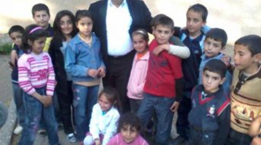 &Ccedil;ocuklardan Başkan Yılmaz'a Sevgi G&ouml;sterisi