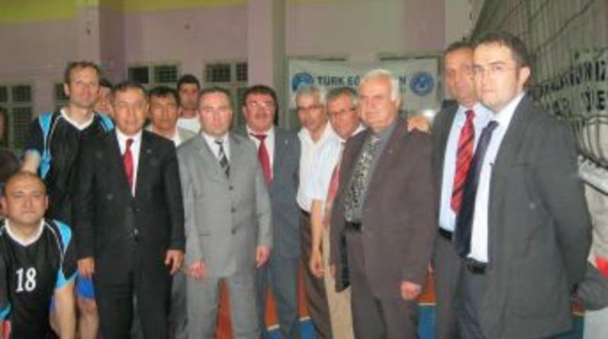 T&uuml;rk Eğitim-Sen Voleybol Turnuvası Sona Erdi