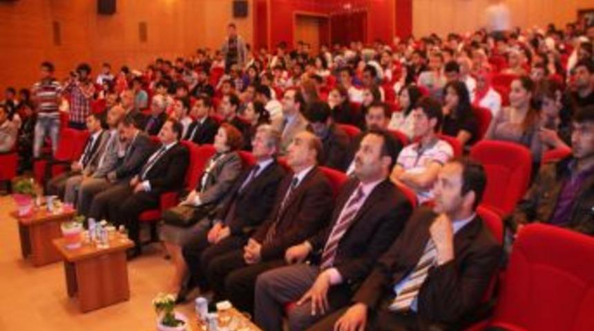 Ahlat'ta "fizik Ve Hayat" Konulu Konferans
