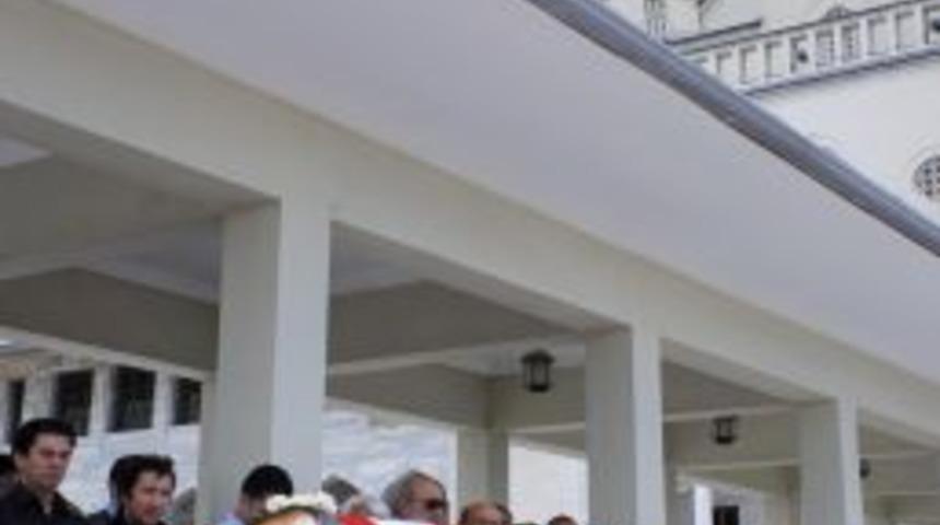 Sanat&ccedil;ı Erol Kardeseci, Son Yolculuğuna Uğurlandı