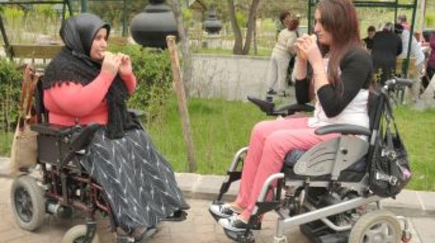 B&uuml;y&uuml;kşehirden Engellilere Moral Pikniği